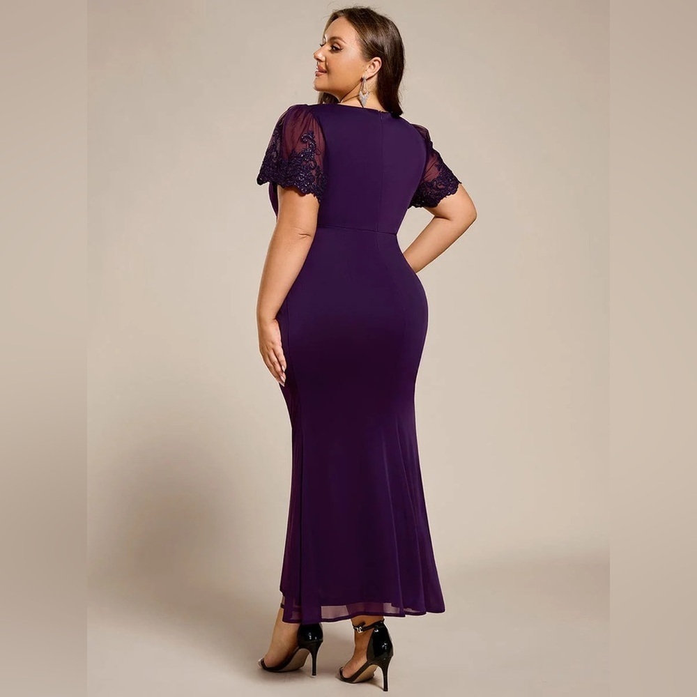 🆕Plus Size Short Sleeve Ruffled Fishtail V-Neck Dress - Picture 2 of 3